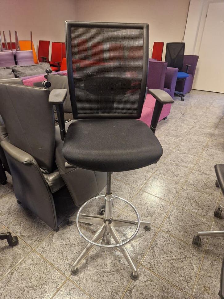 Hoge werkstoel met vaste poten gebruikt, Zakelijke goederen, Kantoor en Winkelinrichting | Kantoormeubilair en Inrichting, Ophalen of Verzenden