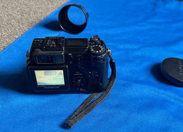 Olympus Camedia C-5050 ZOOM Appareil photo compact numérique