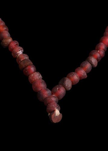 Oud-Romeins Halfdoorzichtig rood glas Kralenketting (Zonder