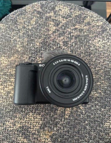 Sony ZV-E10 + objectif E PZ 16-50 mm OSS II Digitale compact, Nieuw