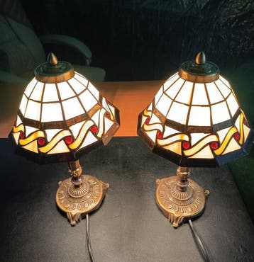 Lampe de table (2) - Verre opalescent, métal et ruban de