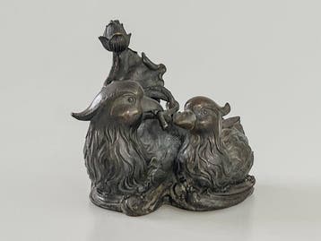 Une belle figure chinoise en bronze avec des canards
