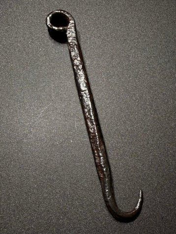Époque Viking Fer Hameçon de pêche rare et intact, avec une, Antiquités & Art