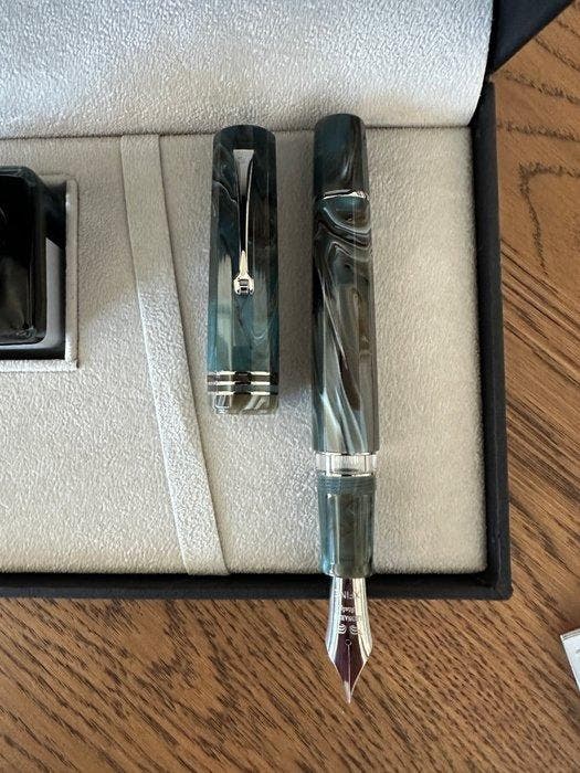 Leonardo Officina Italiana - Dodici Magmatica #8 steel nib -, Verzamelen, Pennenverzamelingen