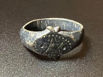 Middeleeuwen, kruisvaardersperiode Bronzen belangrijke ring