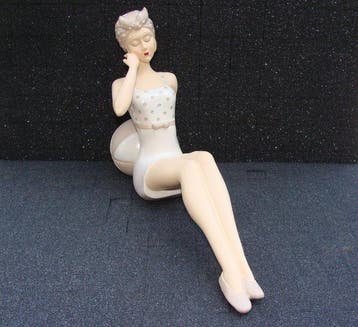 Beeld, Sitzende Badende, Badenixe, Statue, Eine Dame in