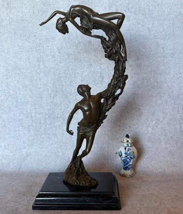 Beeld, Jong koppel. Naar: Aldo Vitaleh - 36 cm - Brons