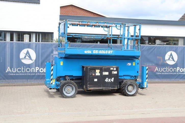 Veiling: Schaarlift Genie GS-4069 RT Diesel 14.30m 2015, Articles professionnels, Machines & Construction | Ascenseurs, Échafaudages & Échelles