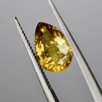 Geel Saffier - 2.36 ct - International Gemological Institute
