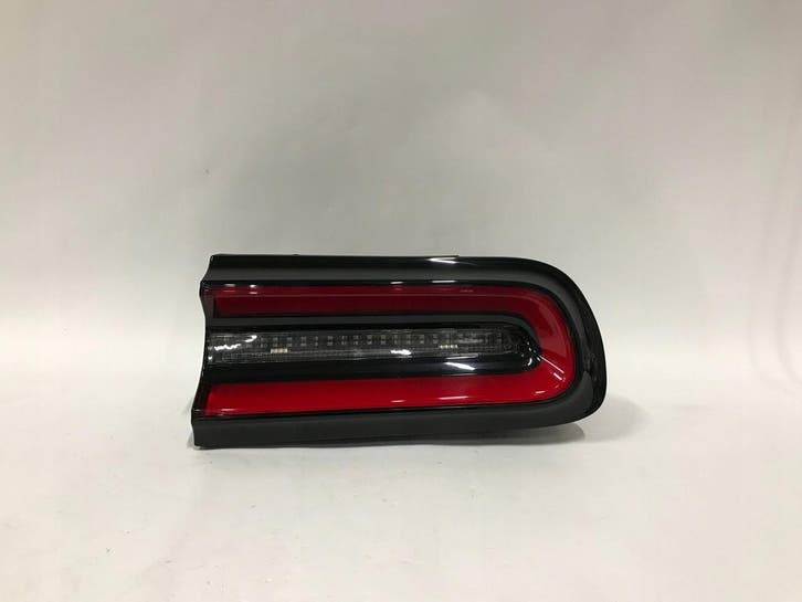Dodge Challenger 2015-2023 rechter achterlicht LED USA, Autos : Pièces & Accessoires, Éclairage, Envoi
