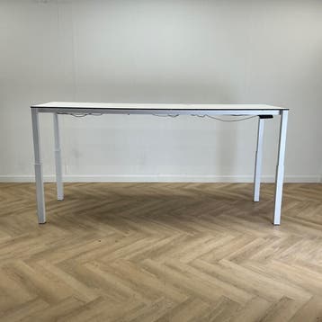 Elektrisch zit-sta bureau / werktafel 250x80 cm,  wit trespa, In hoogte verstelbaar, Gebruikt