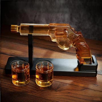 Pistool karaf + 2 glazen: 40% retour deal (whisky karaf), Verzenden