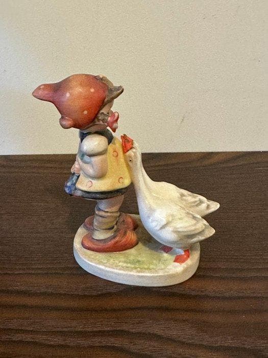 Goebel - Arthur Moeller - Figuur - Girl with goose - TMK3 -, Antiek en Kunst, Curiosa en Brocante
