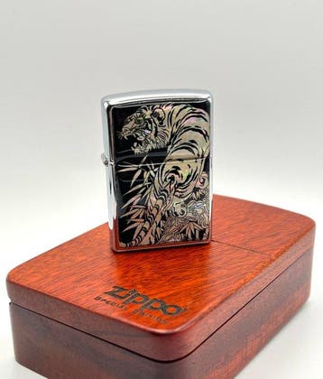 Zippo - Art Tiger Genuine Mother of Pearl Inlay (2007) -, Nieuw