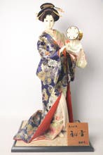 Geisha met Ko-Tsuzumi Hatsune — Oyama Ningyo - Lak, Hout,