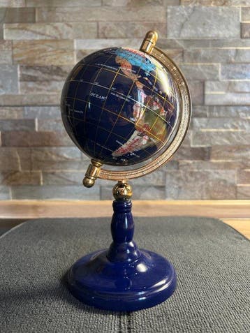 Terrestrial table globe - Wereldbol van harde stenen -