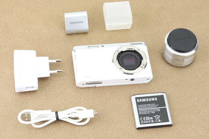 Samsung NX mini + 9-27mm lens + flitser Digitale camera, TV, Hi-fi & Vidéo, Appareils photo numériques