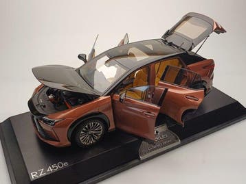 Lexus Dealer Edition 1:18 - Modelauto - Lexus RZ450e (2023)