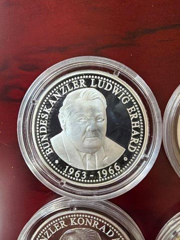 Wereld. Medal Bundeskanzler Deutschland Adenauer, Brandt,