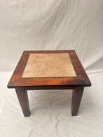 Bijzettafel - Koloniale Bijzettafel met Ingelegde Koeienhuid, Antiek en Kunst
