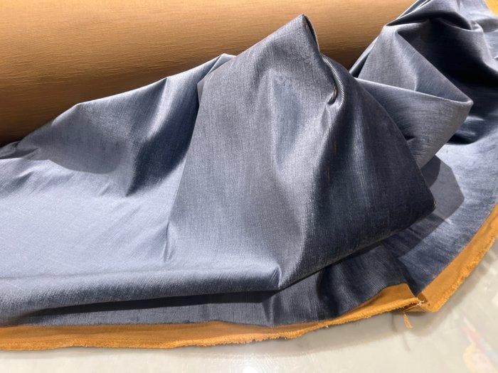 fluwelen zijde 900 x 140 - Meubelstof - 900 cm - 140 cm, Antiek en Kunst, Antiek | Tapijten, Tafelkleden en Textiel