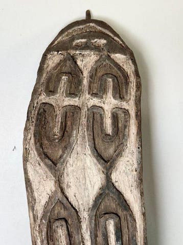 Uitzonderlijke noordelijke Asmat-schild, 1974 - salawaku -