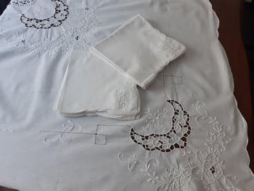 Tafelkleed met servetten met Italiaans kant. - Tafelkleed, Antiek en Kunst