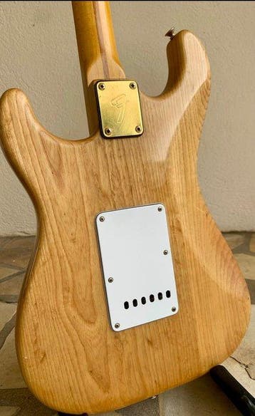 Fender - Stratocaster Gold - - Guitare électrique -, Nieuw