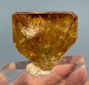 Geen reserveprijs Topaas kristal honingbruin kleur met een, Verzamelen, Mineralen en Fossielen