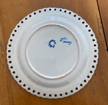 Emile Gallé - Assiette - Céramique - Assiette ajourée ornée, Antiek en Kunst, Antiek | Glaswerk en Kristal