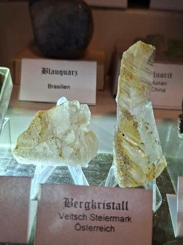 Collection de minéraux comptant plus de 25 pièces.- 2000 g, Verzamelen, Mineralen en Fossielen