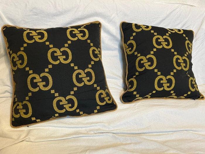 Gucci 2 Cuscini Gucci - GG - cotone 47 cm - Kussen (2), Huis en Inrichting, Overige Huis en Inrichting