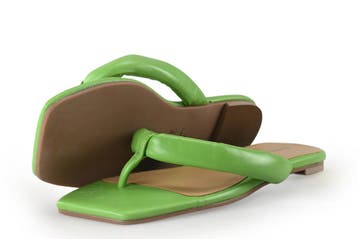 Carrano Slippers in maat 39 Groen, Kleding | Dames, Schoenen, Slippers, Verzenden, Zo goed als nieuw, Carrano