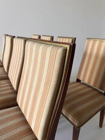 Stoel - Een set van acht mahoniehouten eetkamerstoelen met
