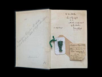 Oud-Egyptisch Shu Amulet en Boek uit de Lord Grenfell, Verzamelen