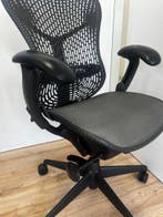 Refurbished Herman Miller Mirra - Incl. Verstelbare Rugsteun, Verzenden, Zwart, Zo goed als nieuw, Bureaustoel