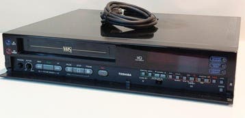 Toshiba V-93W - VHS cassette recorder / player Enregistreur