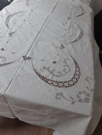 tafelkleed met kantinzetten en servetten - Tafelkleed (13) -