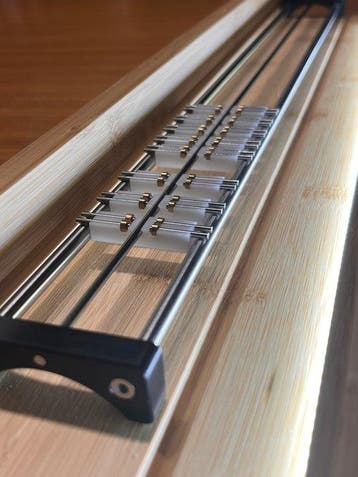 DBD N N - Model treinbevestiging (1) - Houten voetstuk met, Nieuw