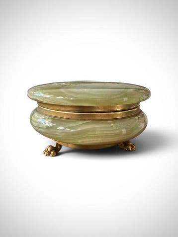 Raffinato Portagioie Antico in Onice Verde e Bronzo Dorato -