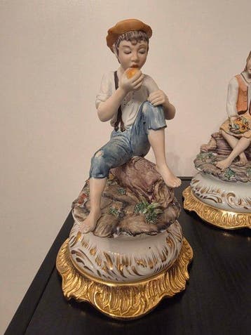 Capodimonte - Beeld, Paire de figurines en porcelaine de