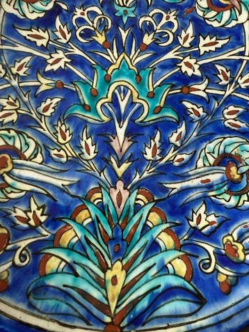 Ottomaanse faience schotel uit de 19e eeuw, Kütahya. -