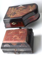 Decoratief ornament (2) - oude juwelendozen waarvan de, Antiek en Kunst, Curiosa en Brocante