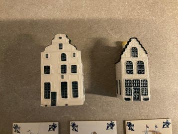 Acht tegeltjes met certificaat en twee huisjes - KLM