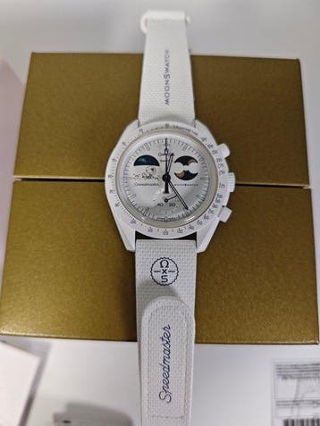 Omega x Swatch - MoonSwatch. Mission to Earthphase.