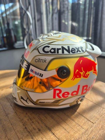 Red Bull Racing - Max Verstappen - 2022 - Scale 1/2 helmet, Nieuw