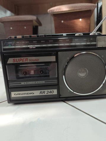 Grundig - RR240 Draagbare radio, Audio, Tv en Foto, Radio's, Nieuw