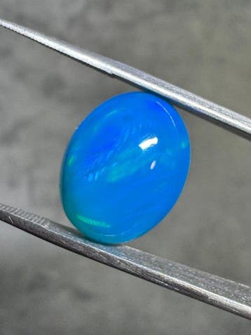 Natuurlijke blauwe opaal uit Ethiopië. 5,97 karaat. Geen
