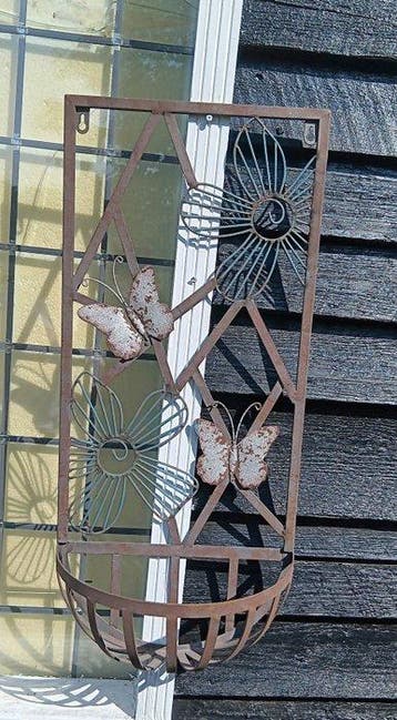 Handgemaakt gietijzeren wandornament met bloembak – uniek