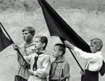 Tina Modotti (1896–1942) - Junge Pioniere - Berlin 1930